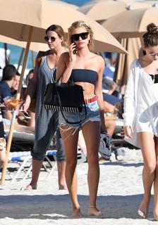 Hailey Bieber feet photo thumbnail