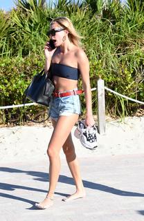 Hailey Bieber feet photo thumbnail