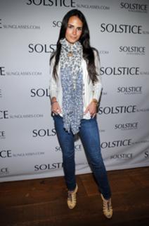 Jordana Brewster feet photo thumbnail