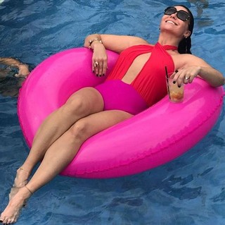 Giovanna Antonelli feet photo thumbnail
