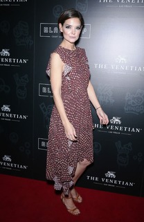 Katie Holmes feet photo thumbnail