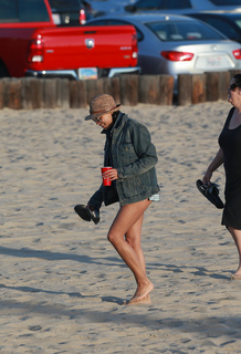 Rosario Dawson feet photo thumbnail