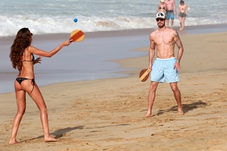 Izabel Goulart feet photo thumbnail