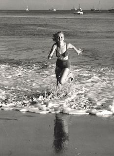 Marilyn Monroe feet photo thumbnail