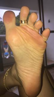 Alaine Crissiê feet photo thumbnail