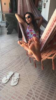 Alaine Crissiê feet photo thumbnail
