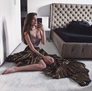 Xenia Tchoumitcheva feet photo thumbnail