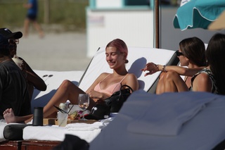Hailey Bieber feet photo thumbnail