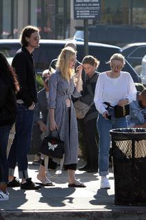 Elle Fanning feet photo thumbnail