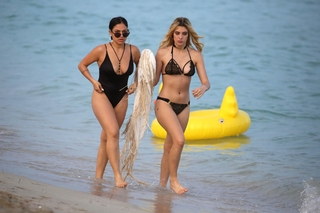 Lele Pons feet photo thumbnail