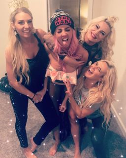 Chelsea Green feet photo thumbnail