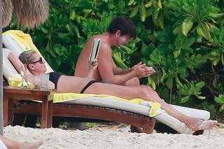 Rebecca Romijn feet photo thumbnail