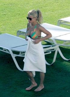 Jessica Simpson feet photo thumbnail