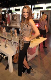 Shantel VanSanten feet photo thumbnail