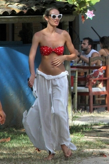 Candice Swanepoel feet photo thumbnail