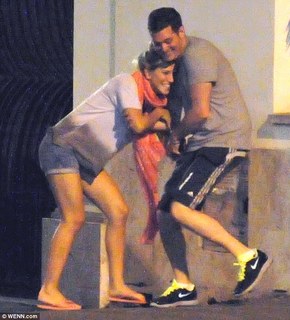 Luisana Lopilato feet photo thumbnail