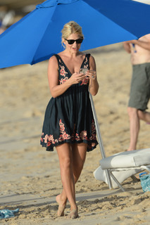 Holly Willoughby feet photo thumbnail