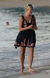Holly Willoughby feet photo thumbnail
