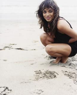 Rosario Dawson feet photo thumbnail