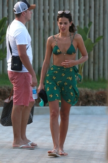 Bruna Marquezine feet photo thumbnail