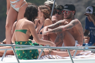 Bruna Marquezine feet photo thumbnail