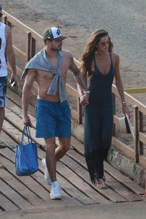 Izabel Goulart feet photo thumbnail