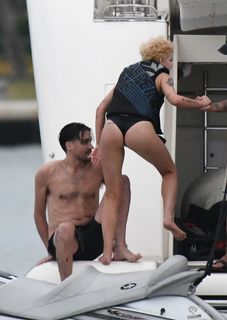 Halsey feet photo thumbnail