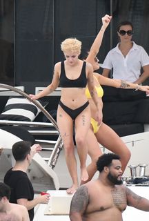 Halsey feet photo thumbnail
