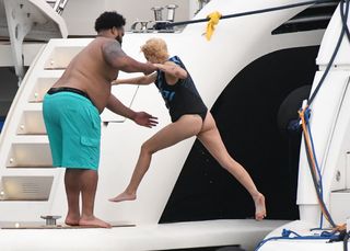 Halsey feet photo thumbnail