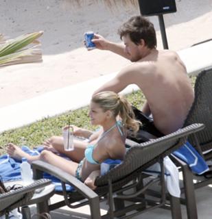 Fergie feet photo thumbnail
