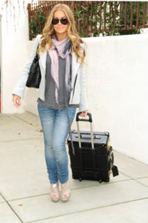 Carmen Electra feet photo thumbnail