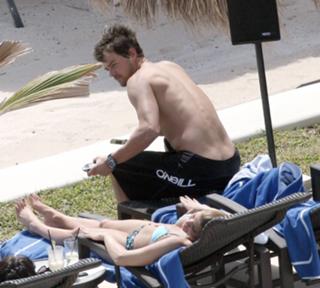 Fergie feet photo thumbnail