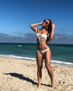 Sabrina Sato feet photo thumbnail
