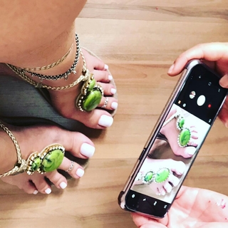 Karin Klemp feet photo thumbnail