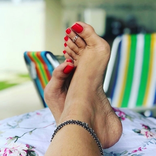 Karin Klemp feet photo thumbnail