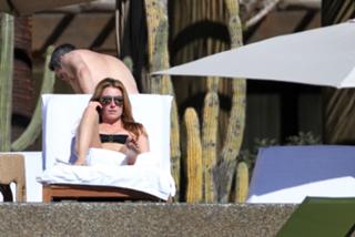 Cat Deeley feet photo thumbnail