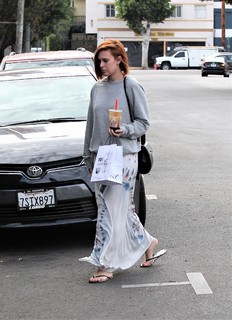 Rumer Willis feet photo thumbnail