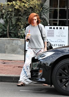 Rumer Willis feet photo thumbnail