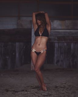Halle Berry feet photo thumbnail