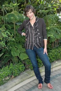 Milla Jovovich feet photo 3