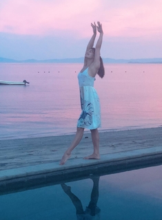 Jacqueline Fernandez feet photo thumbnail