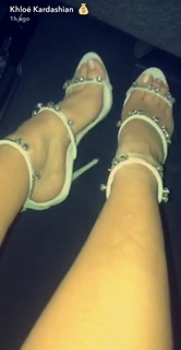 Khloé Kardashian feet photo thumbnail