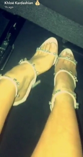 Khloé Kardashian feet photo thumbnail