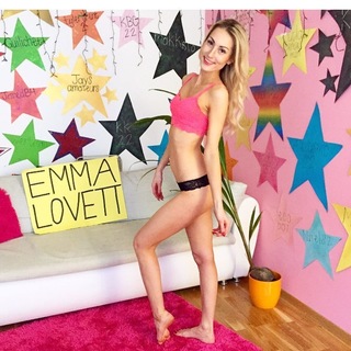 Emma Lovett feet photo thumbnail