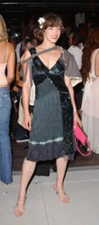 Milla Jovovich feet photo thumbnail