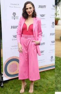 Gal Gadot feet photo thumbnail