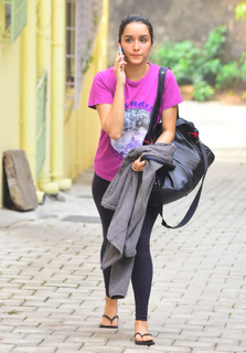 Shraddha Kapoor feet photo thumbnail