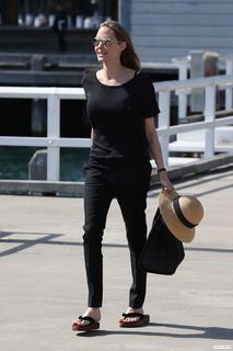 Angelina Jolie feet photo thumbnail
