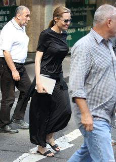 Angelina Jolie feet photo thumbnail