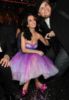 Katy Perry feet photo thumbnail